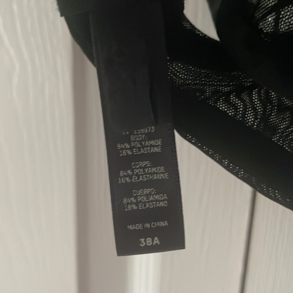 SKIMS Mesh One Wire Plunge Bra - Picture 3 of 4